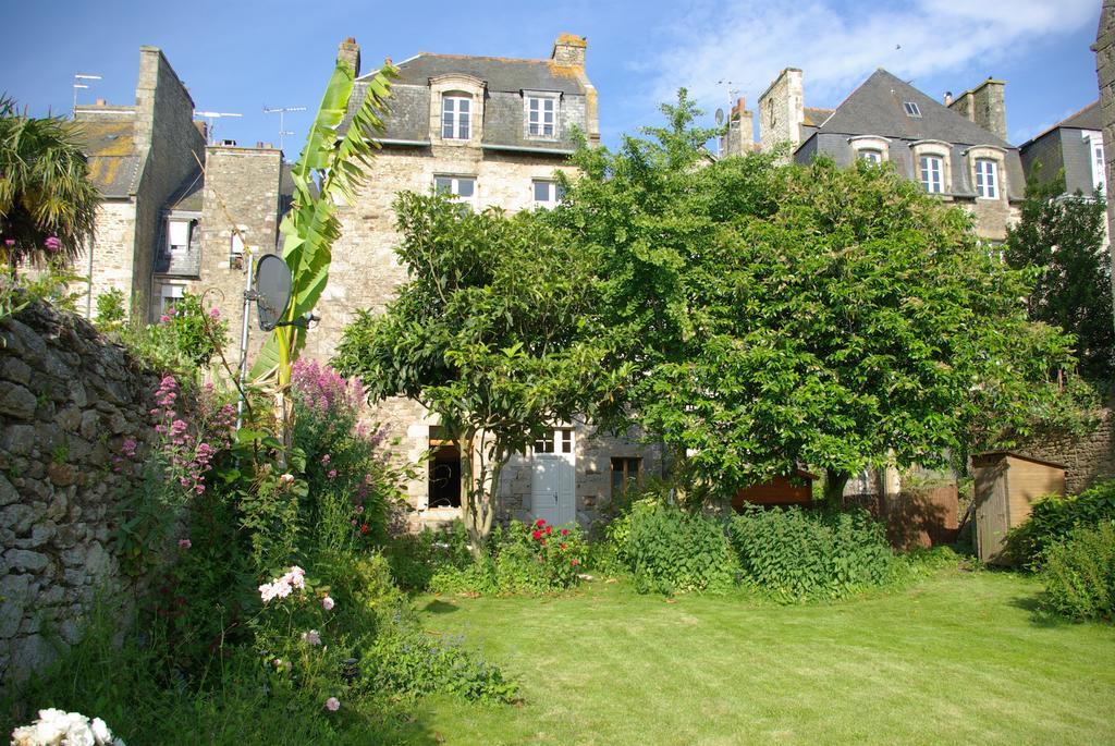 Appartement Des Remparts Dinan Oda fotoğraf